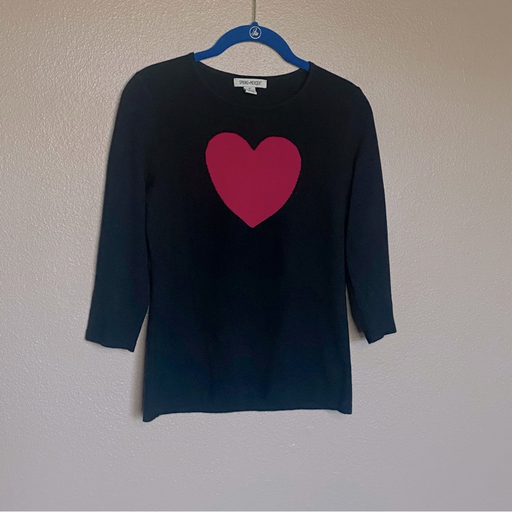 Valentines Day! Black light weight pull over sweater size M.